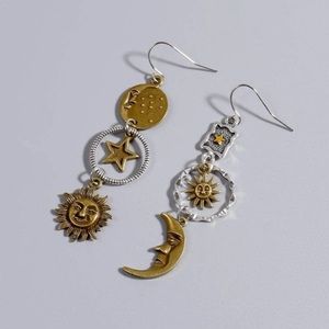 3/$20 NEW Vintage Sun & Moon Decor
Mismatched Drop Earrings